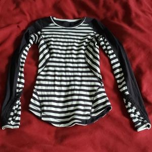 Lululemon XS top with thumb holes and pocket